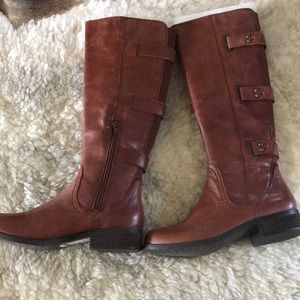 Brand New BCBG Generation style Meegan Hiboot